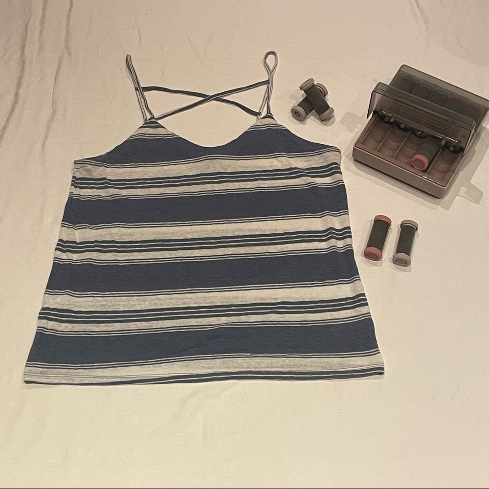 Universal thread striped tank top